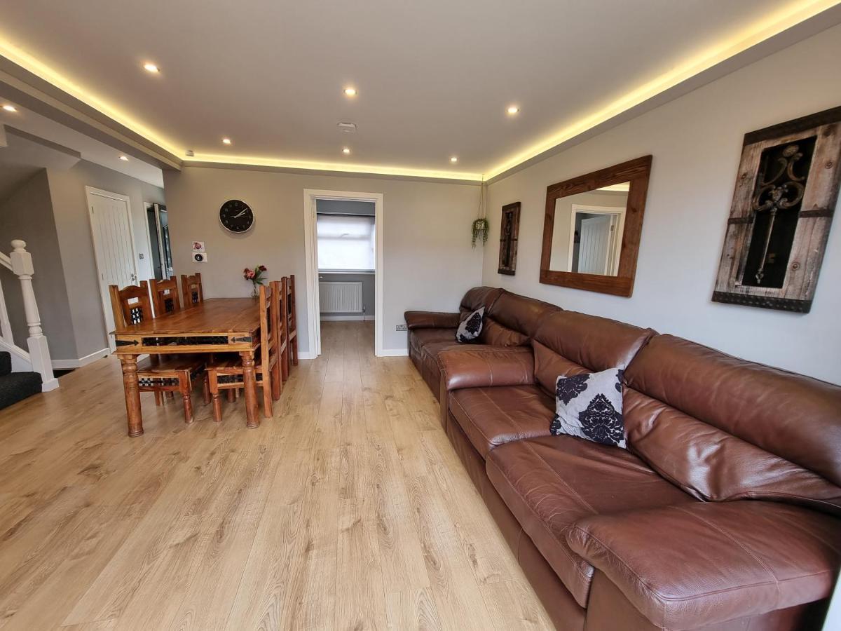 Crown Meadow - 4 Bedroom House - Heathrow - Excellentstays Colnbrook Exteriér fotografie