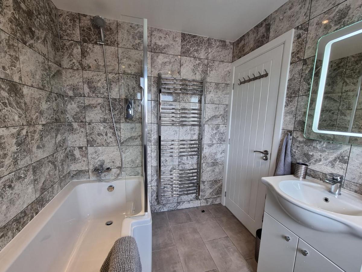 Crown Meadow - 4 Bedroom House - Heathrow - Excellentstays Colnbrook Exteriér fotografie