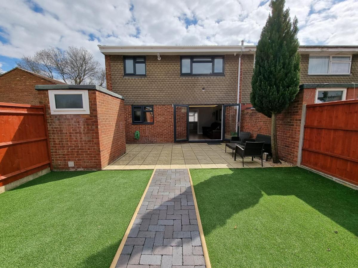 Crown Meadow - 4 Bedroom House - Heathrow - Excellentstays Colnbrook Exteriér fotografie