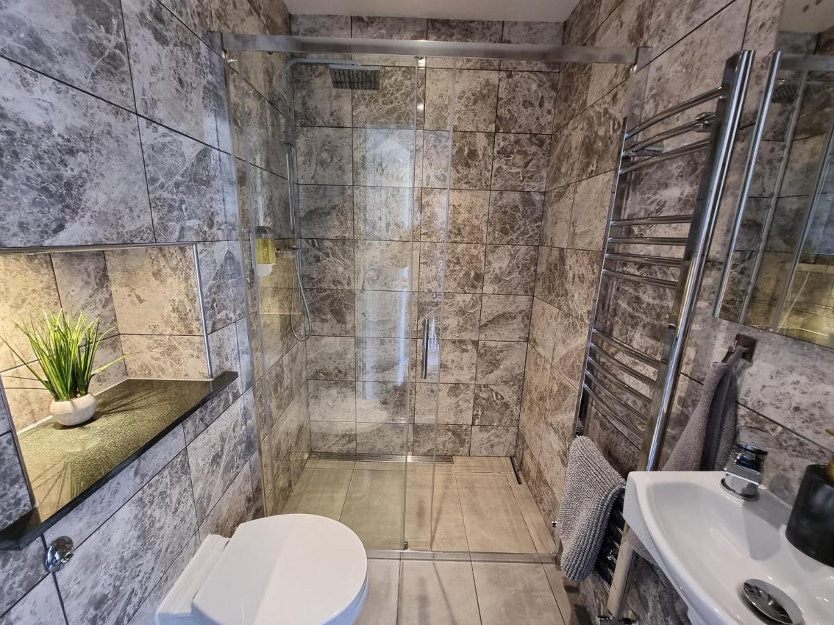 Crown Meadow - 4 Bedroom House - Heathrow - Excellentstays Colnbrook Exteriér fotografie