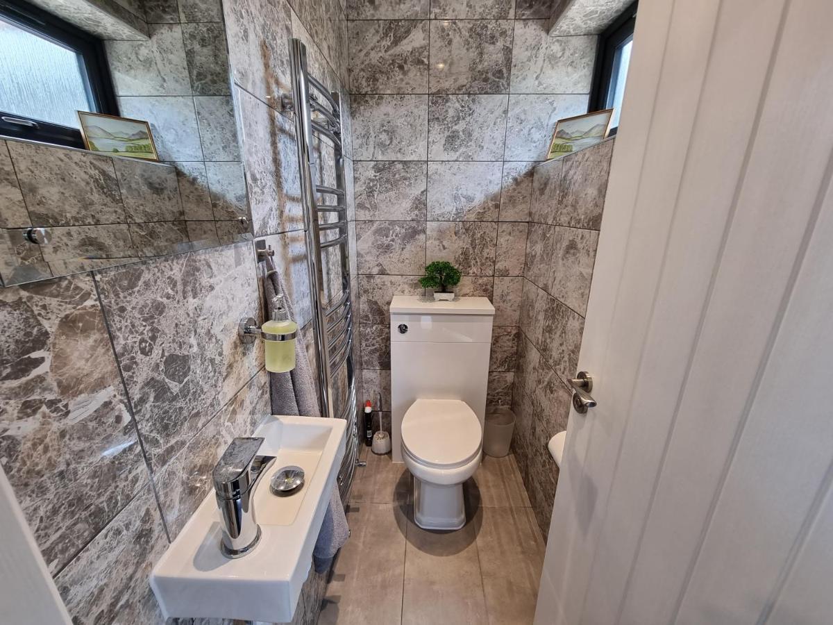 Crown Meadow - 4 Bedroom House - Heathrow - Excellentstays Colnbrook Exteriér fotografie